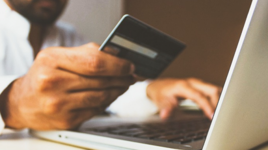Is it time for E-commerce? A complete guide and analysis